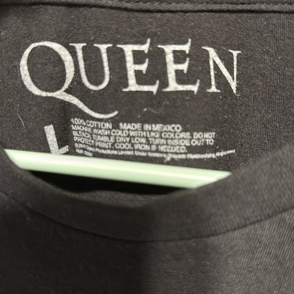 Queen Black Graphic T-Shirt - Picture 2 of 4